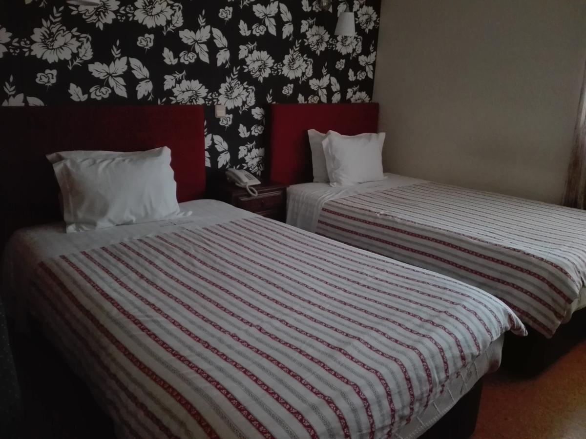 Hotel Kamanga Tomar Esterno foto